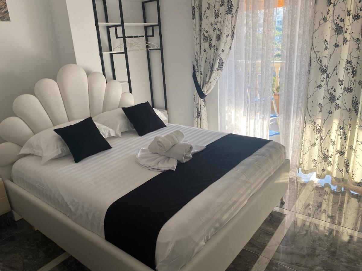 Vila Sinani Sarandë Exterior foto